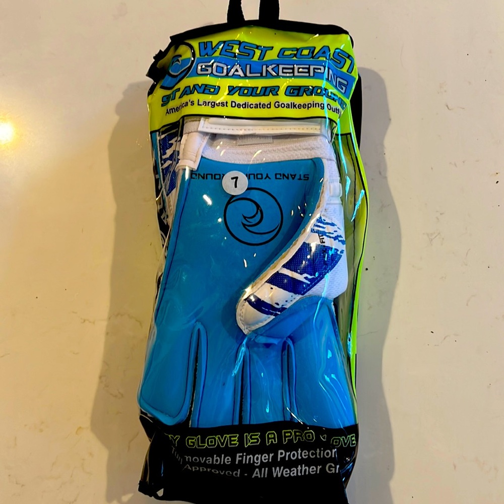 Goalkeeper gloves: west coast goalkeeping. Size 7